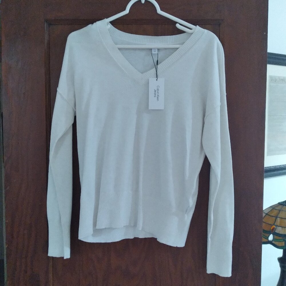 Calvin Klein V neck women's sweater, size Small, off white/oatmeal
